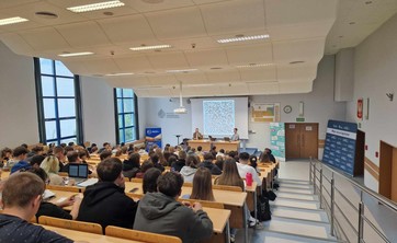 Podsumowanie wykładu otwartego pt. „Jak zarządzać lotniskiem? Praca z perspektywy dyżurnego operacyjnego portu lotniczego”